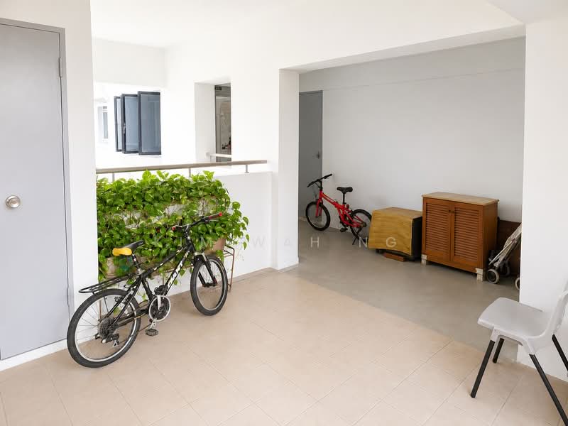 603 Choa Chu Kang Street 62, 603 Choa Chu Kang Street 62, 3 Bedrooms, 1,604 sqft, HDB Flat For Sale, by Kim Wah Ng, 500211222 - Corridor - PropertyGuru.com.sg