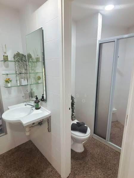 Kerrisdale, 30 Sturdee Road, Room Rental, 100 sqft, Condominium For Rent, by ling, 500211227 - Bathroom - PropertyGuru.com.sg