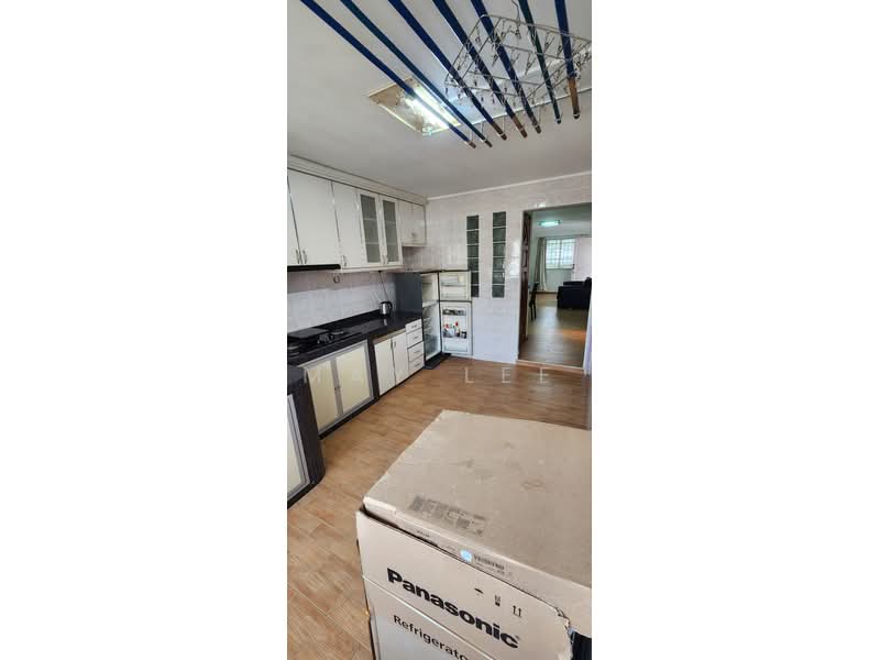 227 Tampines Street 23, 227 Tampines Street 23, Room Rental, 129 sqft, HDB Flat For Rent, by May Lee, 500211236 - Kitchen - PropertyGuru.com.sg