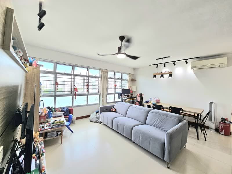 432C Yishun Avenue 1, 432C Yishun Avenue 1, 3 Bedrooms, 1,205 sqft, HDB Flat For Sale, by Adam Tng, 500211243 - Living Room - PropertyGuru.com.sg