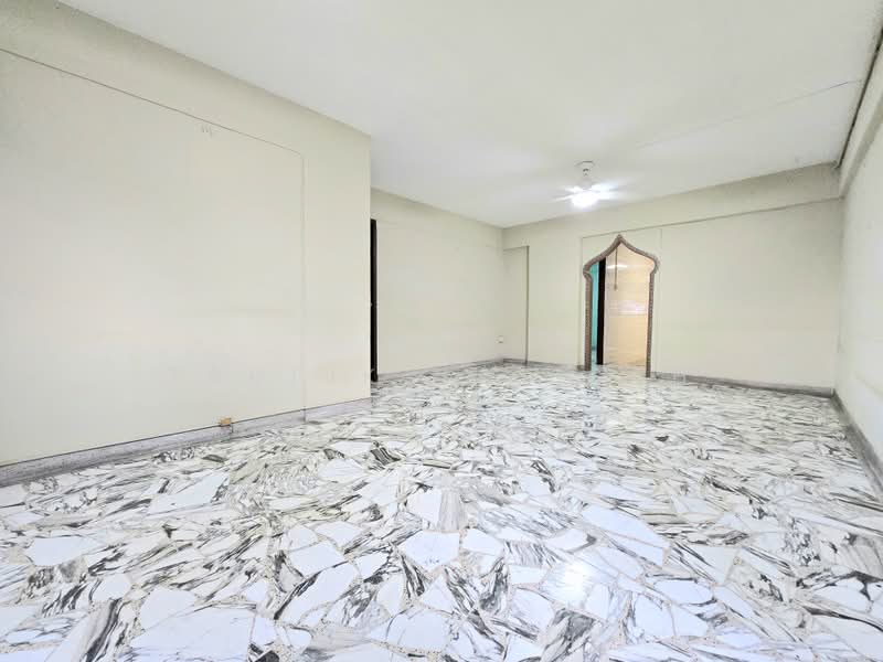 182 Ang Mo Kio Avenue 5, 182 Ang Mo Kio Avenue 5, 3 Bedrooms, 1,001 sqft, HDB Flat For Sale, by Taufik Batisah, 500211246 - Original Living Room - PropertyGuru.com.sg