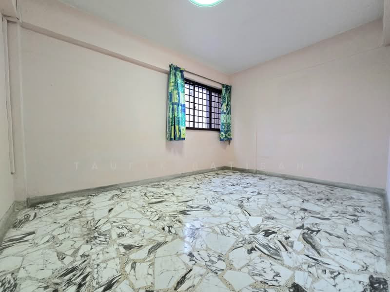 182 Ang Mo Kio Avenue 5, 182 Ang Mo Kio Avenue 5, 3 Bedrooms, 1,001 sqft, HDB Flat For Sale, by Taufik Batisah, 500211246 - Original 2nd Common Room - PropertyGuru.com.sg