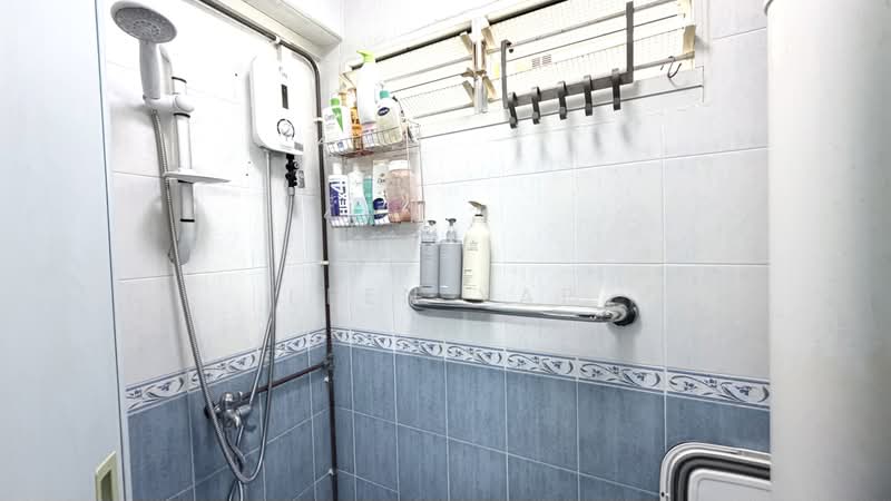 4 Holland Close, 4 Holland Close, 2 Bedrooms, 700 sqft, HDB Flat For Sale, by Leen Yap, 500211260 - Bathroom - PropertyGuru.com.sg