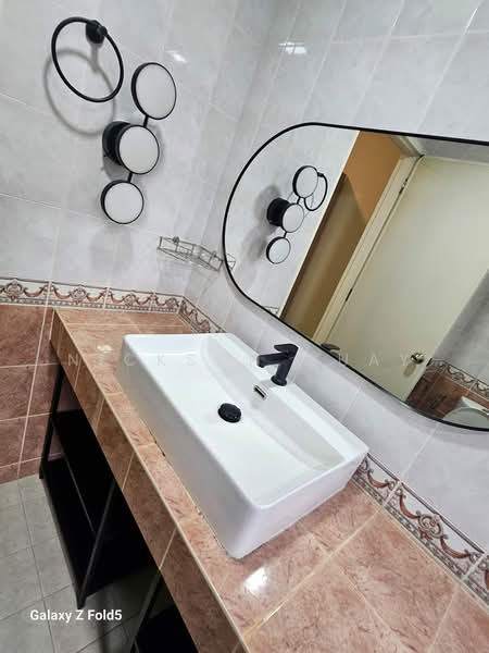 Master Bedroom and 4 Common Rooms available for rent in Bukit Purmei area, 050, , Room Rental, 180 sqft, Condominium For Rent, by Nickson Guay, 500211262 - Ensuite Bathroom - PropertyGuru.com.sg