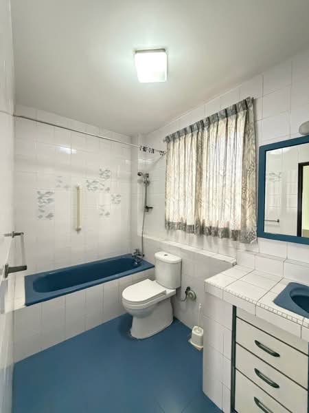 Hong Kong Park, , 5 Bedrooms, 3,500 sqft, Semi-Detached House For Sale, by Tan Han Long, 500211267 - Bathroom - PropertyGuru.com.sg
