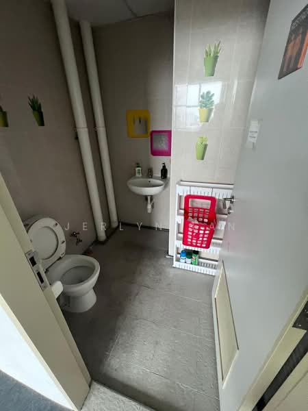 Crescent @ Kallang, 47 Kallang Pudding Road, Macpherson / Potong Pasir, 947 sqft, Light Industrial (B1) For Rent, by Jerlyn Tan, 500211283 - Bathroom - CommercialGuru.com.sg