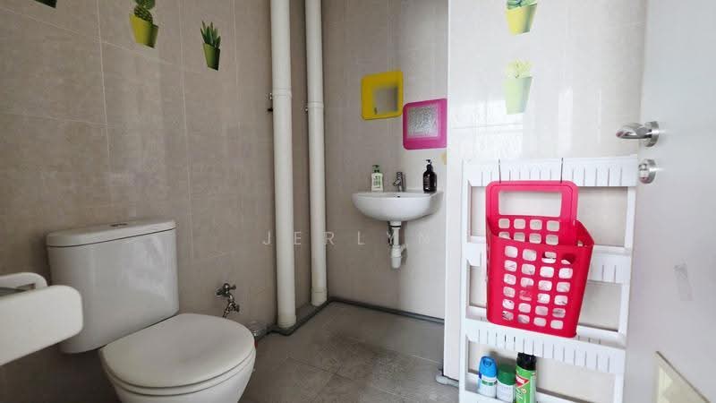 Crescent @ Kallang, 47 Kallang Pudding Road, Macpherson / Potong Pasir, 947 sqft, Light Industrial (B1) For Rent, by Jerlyn Tan, 500211283 - Bathroom - CommercialGuru.com.sg