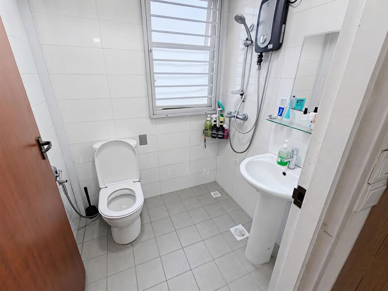 117A Jalan Tenteram, 117A Jalan Tenteram, 2 Bedrooms, 721 sqft, HDB Flat For Sale, by Aloysius Thomas Tan, 500211298 - Bathroom - PropertyGuru.com.sg