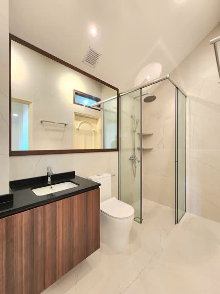 Frankel Estate, 9 Ettrick Terrace, 6 Bedrooms, 5,200 sqft, Semi-Detached House For Rent, by Kelvin Tan, 500211302 - Bathroom - PropertyGuru.com.sg