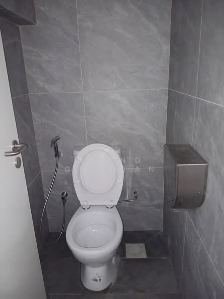 Recently Renovated Level 1 F&B Space at North Canal Road -Good location, North Canal Road, 1,934 sqft, Food & Beverage For Rent, by Anand Ganesan, 500211309 - Bathroom - CommercialGuru.com.sg