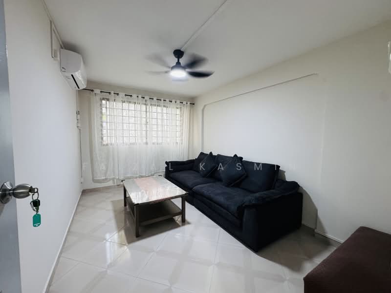 775 Yishun Ring Road, 775 Yishun Ring Road, 3 Bedrooms, 893 sqft, HDB Flat For Rent, by Faizal Kasmin, 500211312 - Living Room - PropertyGuru.com.sg