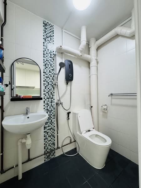 775 Yishun Ring Road, 775 Yishun Ring Road, 3 Bedrooms, 893 sqft, HDB Flat For Rent, by Faizal Kasmin, 500211312 - Bathroom - PropertyGuru.com.sg