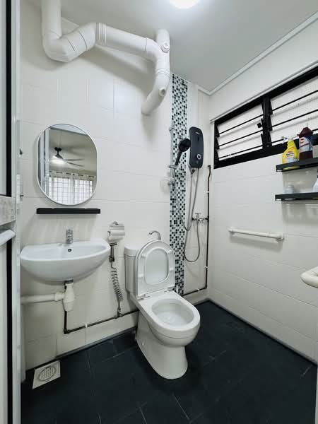 775 Yishun Ring Road, 775 Yishun Ring Road, 3 Bedrooms, 893 sqft, HDB Flat For Rent, by Faizal Kasmin, 500211312 - Bathroom - PropertyGuru.com.sg
