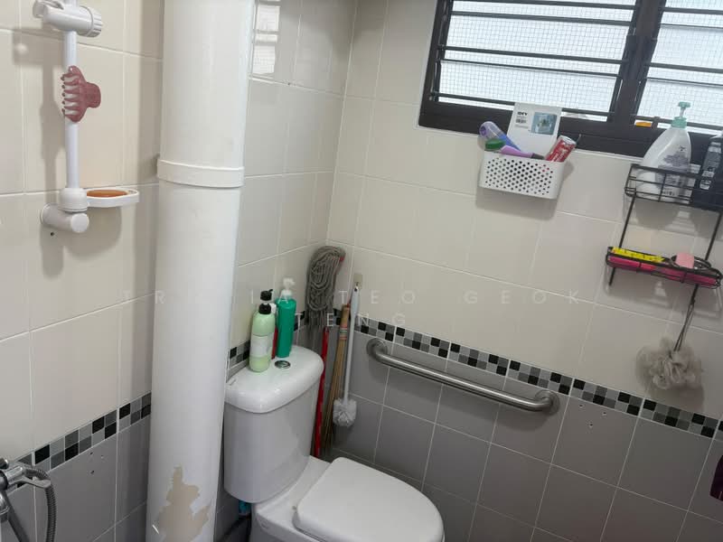 111 Aljunied Crescent, 111 Aljunied Crescent, 2 Bedrooms, 800 sqft, HDB Flat For Rent, by Tricia Teo Geok Teng, 500211320 - Bathroom - PropertyGuru.com.sg