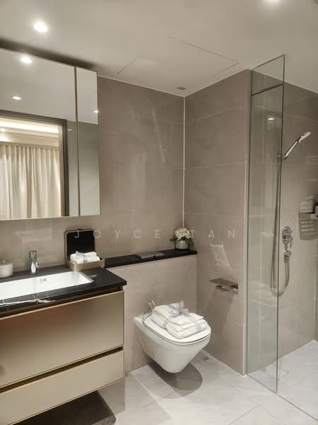 Chuan Park, 240 Lorong Chuan, Hougang / Punggol / Sengkang, 2 Bedrooms, 743 sqft, Condominium For Sale, by Joyce Tan, 500211322 - Bathroom - PropertyGuru.com.sg