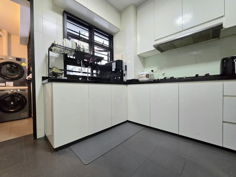 438A Sengkang West Avenue, 438A Sengkang West Avenue, 3 Bedrooms, 1,011 sqft, HDB Flat For Sale, by Taufik Batisah, 500211326 - Kitchen - PropertyGuru.com.sg