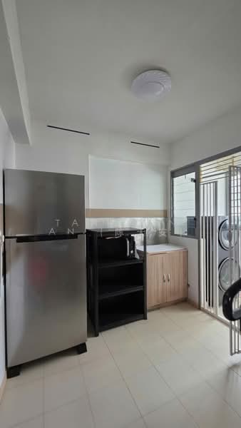 683A Edgedale Plains, 683A Edgedale Plains, 2 Bedrooms, 732 sqft, HDB Flat For Sale, by Tan Tien An (陈天安), 500211337 - Kitchen - PropertyGuru.com.sg