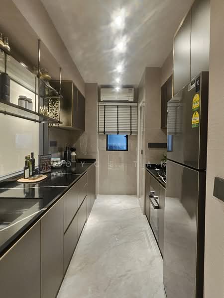 Chuan Park, 240 Lorong Chuan, Hougang / Punggol / Sengkang, 3 Bedrooms, 1,206 sqft, Condominium For Sale, by Joyce Tan, 500211347 - Kitchen - PropertyGuru.com.sg