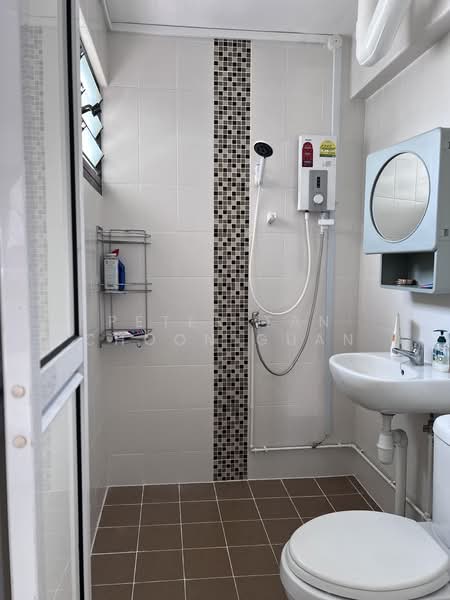 755 Yishun Street 72, 755 Yishun Street 72, 3 Bedrooms, 905 sqft, HDB Flat For Rent, by Peter Tan Choon Guan, 500211368 - Master Bathroom - PropertyGuru.com.sg