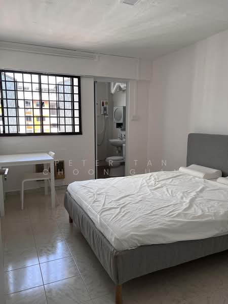755 Yishun Street 72, 755 Yishun Street 72, 3 Bedrooms, 905 sqft, HDB Flat For Rent, by Peter Tan Choon Guan, 500211368 - Master Bedroom - PropertyGuru.com.sg