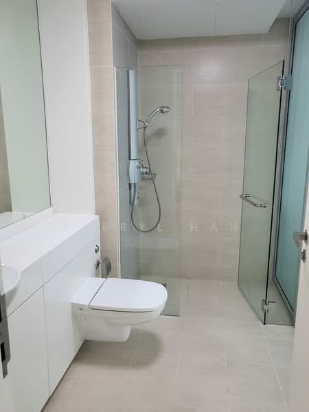 Regency Suites, 38 Kim Tian Road, 1 Bedroom, 1,152 sqft, Apartment For Sale, by Sheryl Han, 500211369 - Bathroom - PropertyGuru.com.sg