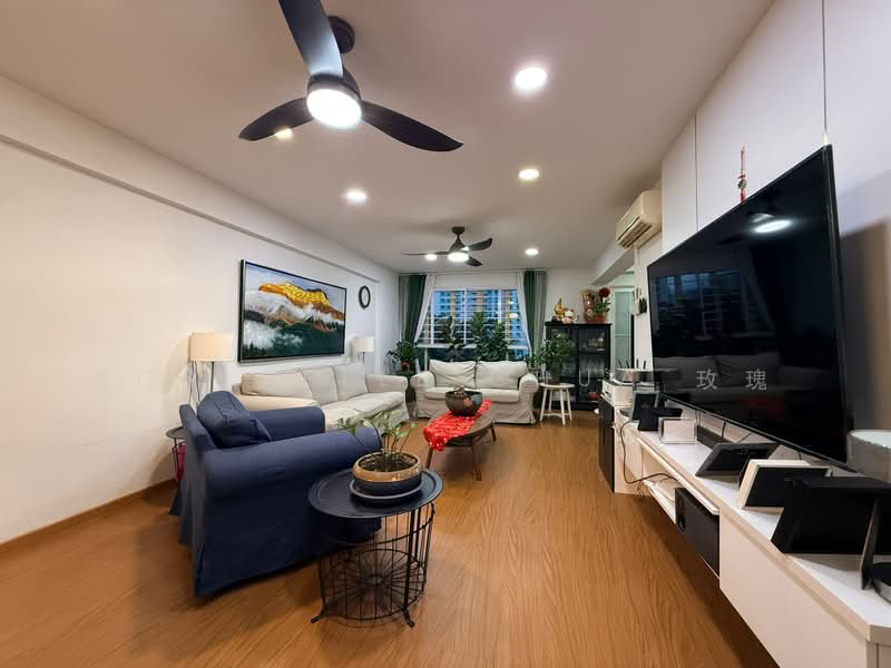 132 Edgedale Plains, 132 Edgedale Plains, 3 Bedrooms, 1,194 sqft, HDB Flat For Sale, by Rosebelle Chua 玫瑰, 500211390 - Living Room - PropertyGuru.com.sg