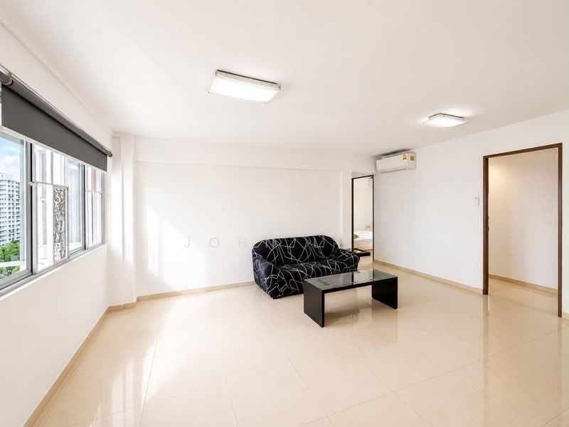 214 Lorong 8 Toa Payoh, 214 Lorong 8 Toa Payoh, 3 Bedrooms, 882 sqft, HDB Flat For Sale, by John Lee, 500211392 - Living Room - PropertyGuru.com.sg