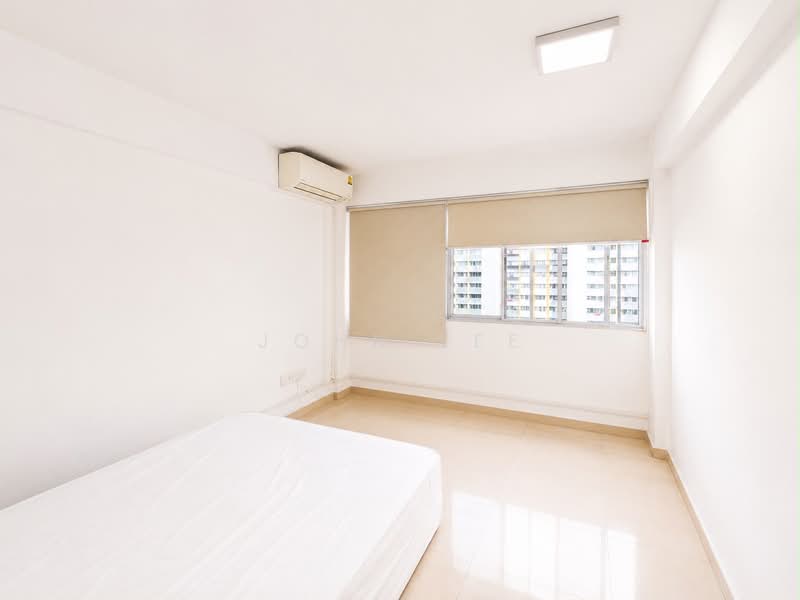 214 Lorong 8 Toa Payoh, 214 Lorong 8 Toa Payoh, 3 Bedrooms, 882 sqft, HDB Flat For Sale, by John Lee, 500211392 - Bedroom - PropertyGuru.com.sg