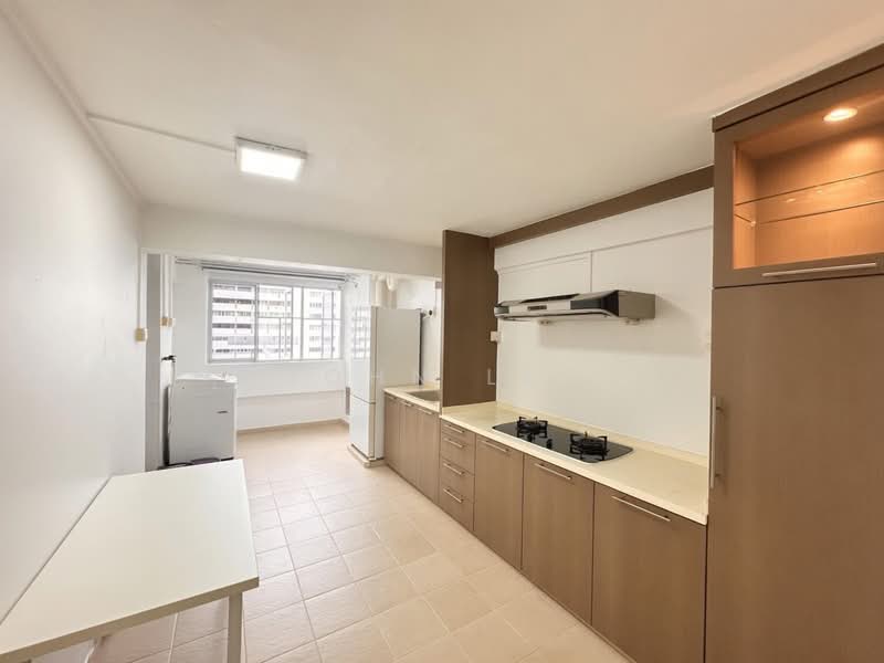 214 Lorong 8 Toa Payoh, 214 Lorong 8 Toa Payoh, 3 Bedrooms, 882 sqft, HDB Flat For Sale, by John Lee, 500211392 - Kitchen - PropertyGuru.com.sg