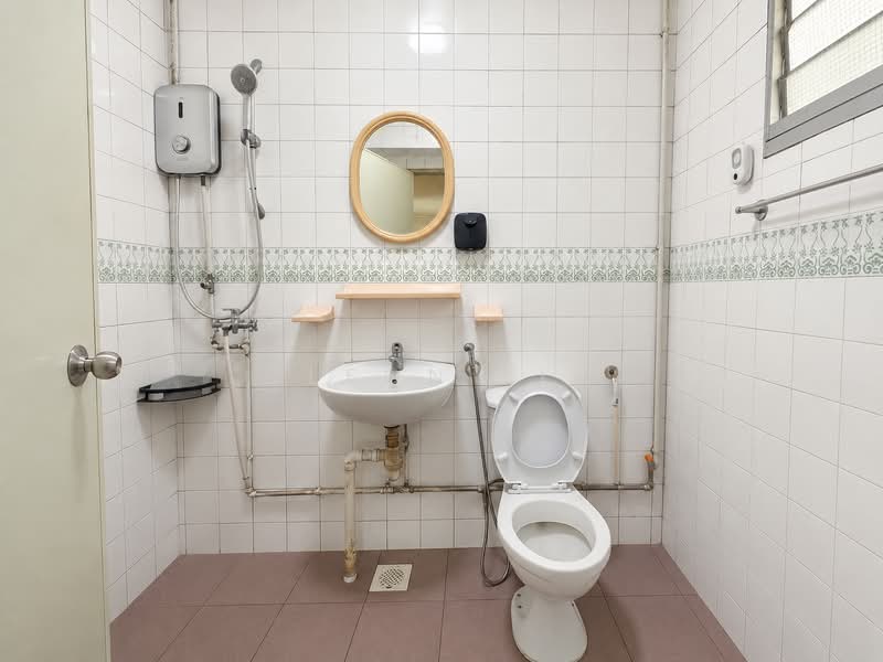 366 Woodlands Avenue 5, 366 Woodlands Avenue 5, 4 Bedrooms, 1,335 sqft, HDB Flat For Sale, by Cleon Lim, 500211407 - Bathroom - PropertyGuru.com.sg