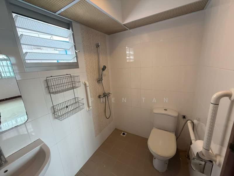164B Rivervale Crescent, 164B Rivervale Crescent, 2 Bedrooms, 732 sqft, HDB Flat For Sale, by Stephen Tan, 500211417 - Bathroom - PropertyGuru.com.sg