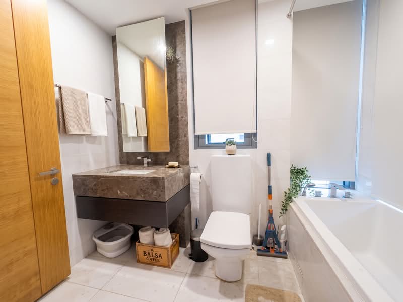 Concourse Skyline, 298 Beach Road, Studio, 872 sqft, Condominium For Sale, by Valerie Teo, 500211427 - Bathroom - PropertyGuru.com.sg