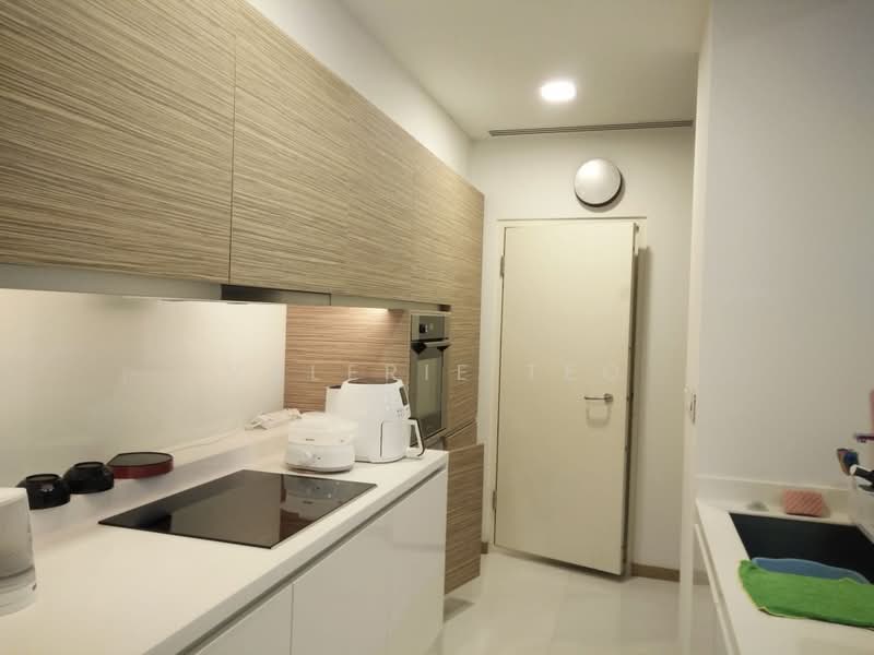 Concourse Skyline, 298 Beach Road, Studio, 872 sqft, Condominium For Sale, by Valerie Teo, 500211427 - Kitchen - PropertyGuru.com.sg