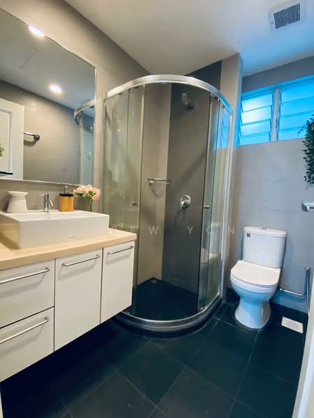Symphony Heights, 33 Hume Avenue, 3 Bedrooms, 1,216 sqft, Condominium For Sale, by Andrew Yong, 500211444 - Bathroom - PropertyGuru.com.sg