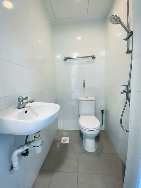 Symphony Heights, 33 Hume Avenue, 3 Bedrooms, 1,216 sqft, Condominium For Sale, by Andrew Yong, 500211444 - Bathroom - PropertyGuru.com.sg