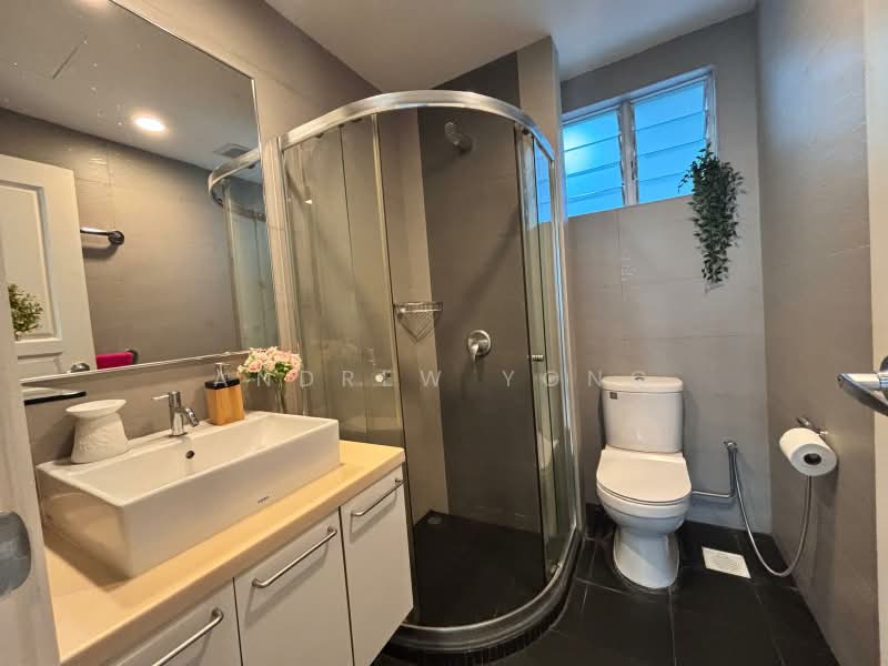 Symphony Heights, 33 Hume Avenue, 3 Bedrooms, 1,216 sqft, Condominium For Sale, by Andrew Yong, 500211444 - Bathroom - PropertyGuru.com.sg