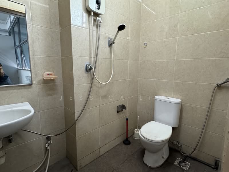 Woodlands Bizhub, 242 Woodlands Industrial Park E5, 1,399 sqft, Factory / Workshop (B2) For Rent, by Jessica Lim, 500211445 - Bathroom - CommercialGuru.com.sg