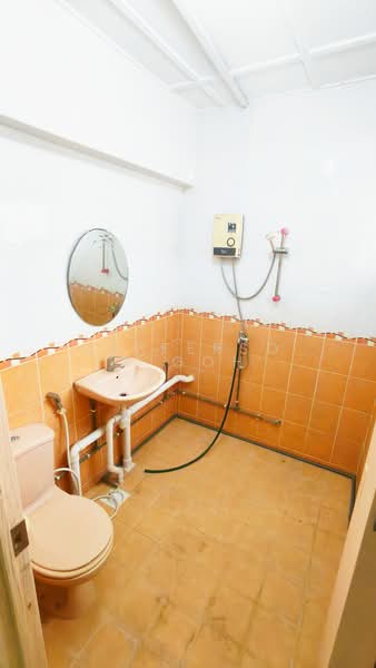 349 Jurong East Avenue 1, 349 Jurong East Avenue 1, 2 Bedrooms, 936 sqft, HDB Flat For Sale, by Jefferson Goh, 500211450 - PropertyGuru.com.sg