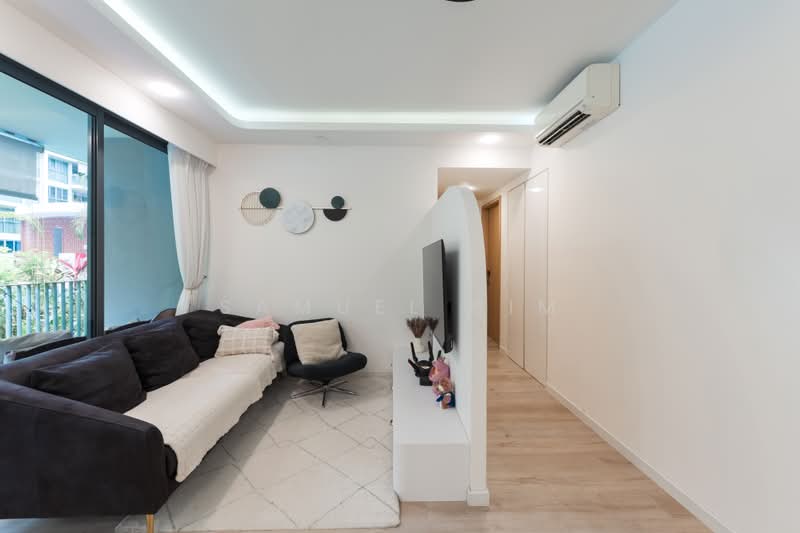 Twin Fountains, 11 Woodlands Avenue 6, 4 Bedrooms, 1,270 sqft, Executive Condominium For Sale, by Samuel Sim, 500211452 - Living Room - PropertyGuru.com.sg