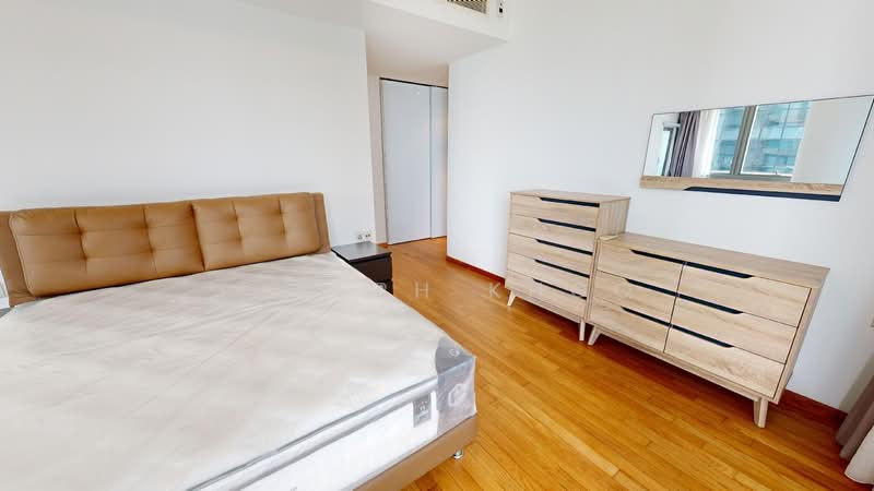 One Shenton, 1 Shenton Way, 2 Bedrooms, 1,130 sqft, Condominium For Sale, by Joseph Khoo, 500211477 - Master Bedroom - PropertyGuru.com.sg