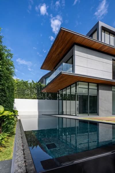 One-of-a-Kind Brand New Bungalow in D10, Leedon, Holland, Oei Tiong Ham Park, 5 Bedrooms, 19,822 sqft, Bungalow House For Sale, by Ang Teck Kuan (Teck), 500211487 - Infinity Pool - PropertyGuru.com.sg