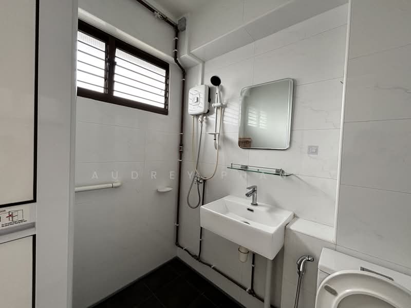 537 Hougang Street 52, 537 Hougang Street 52, 4 Bedrooms, 1,150 sqft, HDB Flat For Rent, by Audrey Phang, 500211492 - Master bedroom attached Bathroom - PropertyGuru.com.sg