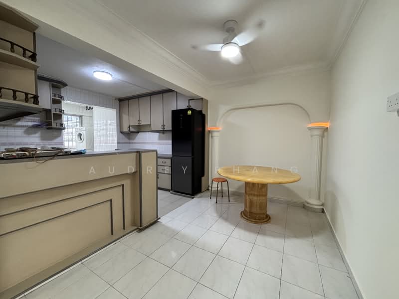 537 Hougang Street 52, 537 Hougang Street 52, 4 Bedrooms, 1,150 sqft, HDB Flat For Rent, by Audrey Phang, 500211492 - Kitchen - PropertyGuru.com.sg