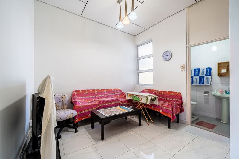 Mayflower Terrace, , 4 Bedrooms, 2,500 sqft, Terraced House For Sale, by Adele Lau, 500211510 - Living Room - PropertyGuru.com.sg
