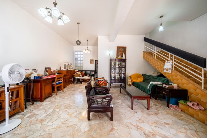 Mayflower Gardens, Mayflower Drive, 4 Bedrooms, 2,200 sqft, Terraced House For Sale, by Shawn Tay, 500211517 - Living Room - PropertyGuru.com.sg