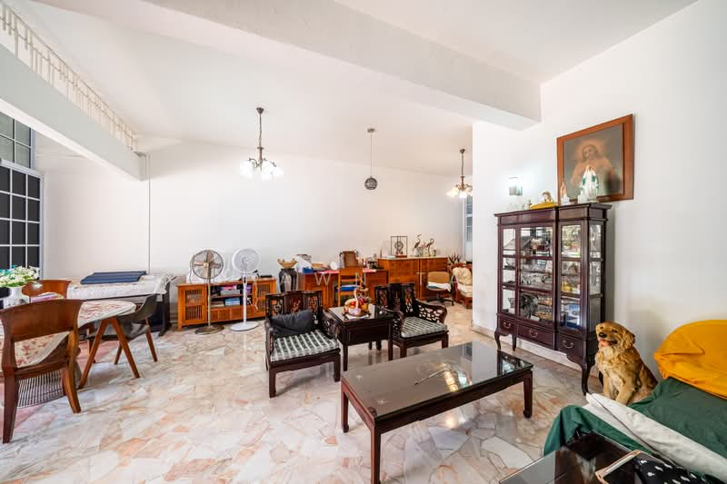 Mayflower Gardens, Mayflower Drive, 4 Bedrooms, 2,200 sqft, Terraced House For Sale, by Shawn Tay, 500211517 - Living Room - PropertyGuru.com.sg