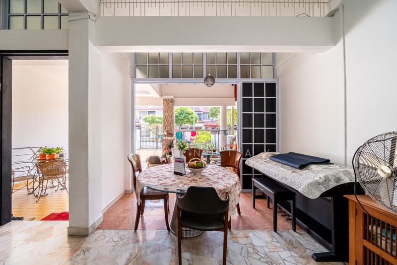 Mayflower Gardens, Mayflower Drive, 4 Bedrooms, 2,200 sqft, Terraced House For Sale, by Shawn Tay, 500211517 - Dining Room - PropertyGuru.com.sg