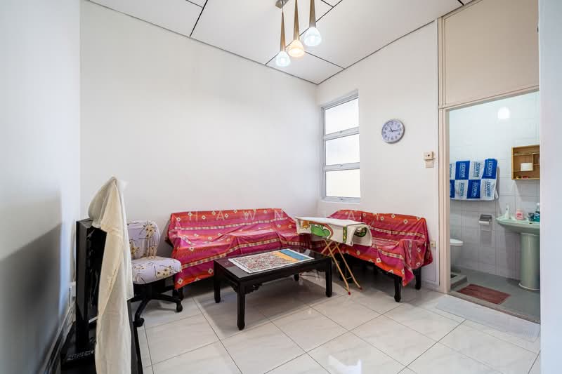 Mayflower Gardens, Mayflower Drive, 4 Bedrooms, 2,200 sqft, Terraced House For Sale, by Shawn Tay, 500211517 - Living Room - PropertyGuru.com.sg