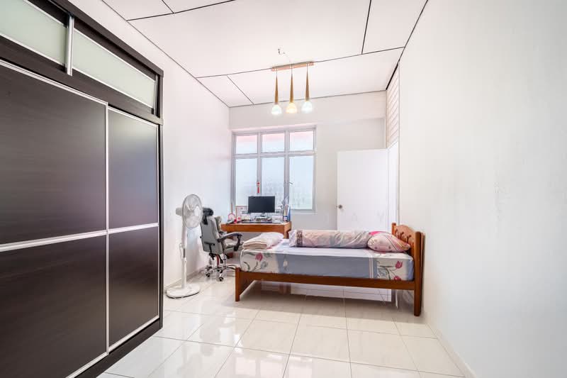 Mayflower Gardens, Mayflower Drive, 4 Bedrooms, 2,200 sqft, Terraced House For Sale, by Shawn Tay, 500211517 - Bedroom - PropertyGuru.com.sg