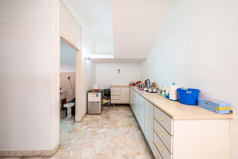 Mayflower Gardens, Mayflower Drive, 4 Bedrooms, 2,200 sqft, Terraced House For Sale, by Shawn Tay, 500211517 - Kitchen - PropertyGuru.com.sg